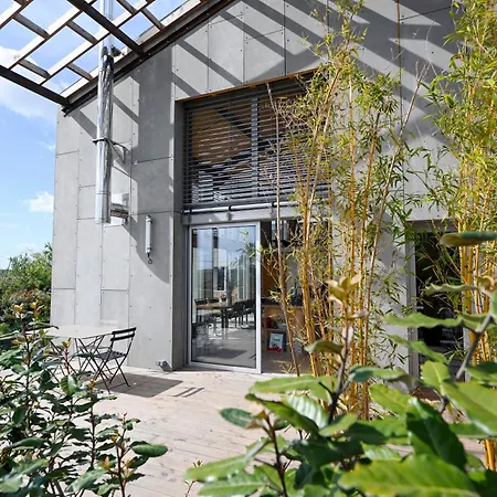 Le Hangar Yacco & Tiny House - Garage Automobiles Revisite * קאלביסון
