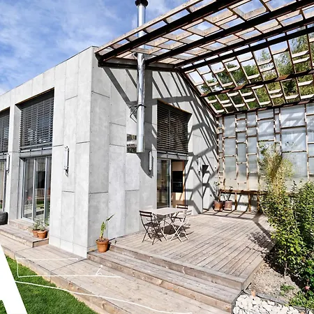 Le Hangar Yacco & Tiny House - Garage Automobiles Revisite