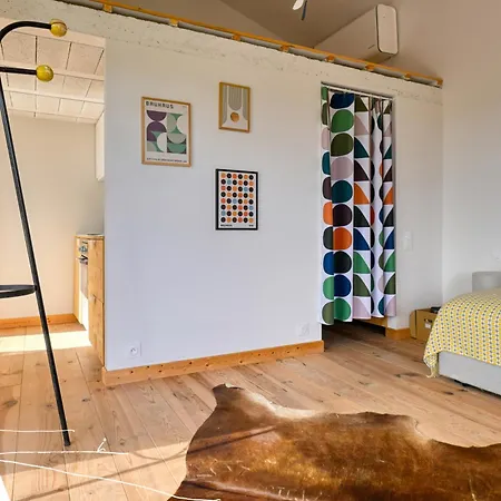 Le Hangar Yacco & Tiny House - Garage Automobiles Revisite * קאלביסון