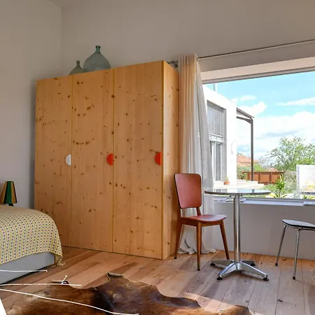 Le Hangar Yacco & Tiny House - Garage Automobiles Revisite קאלביסון